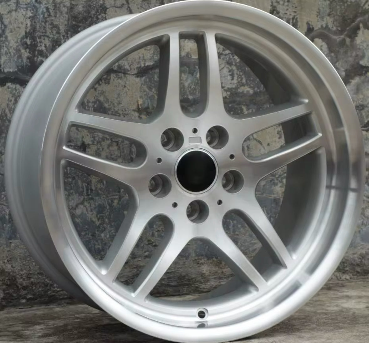 JUEGO DE 4 LLANTAS ESTILO M5 OLD