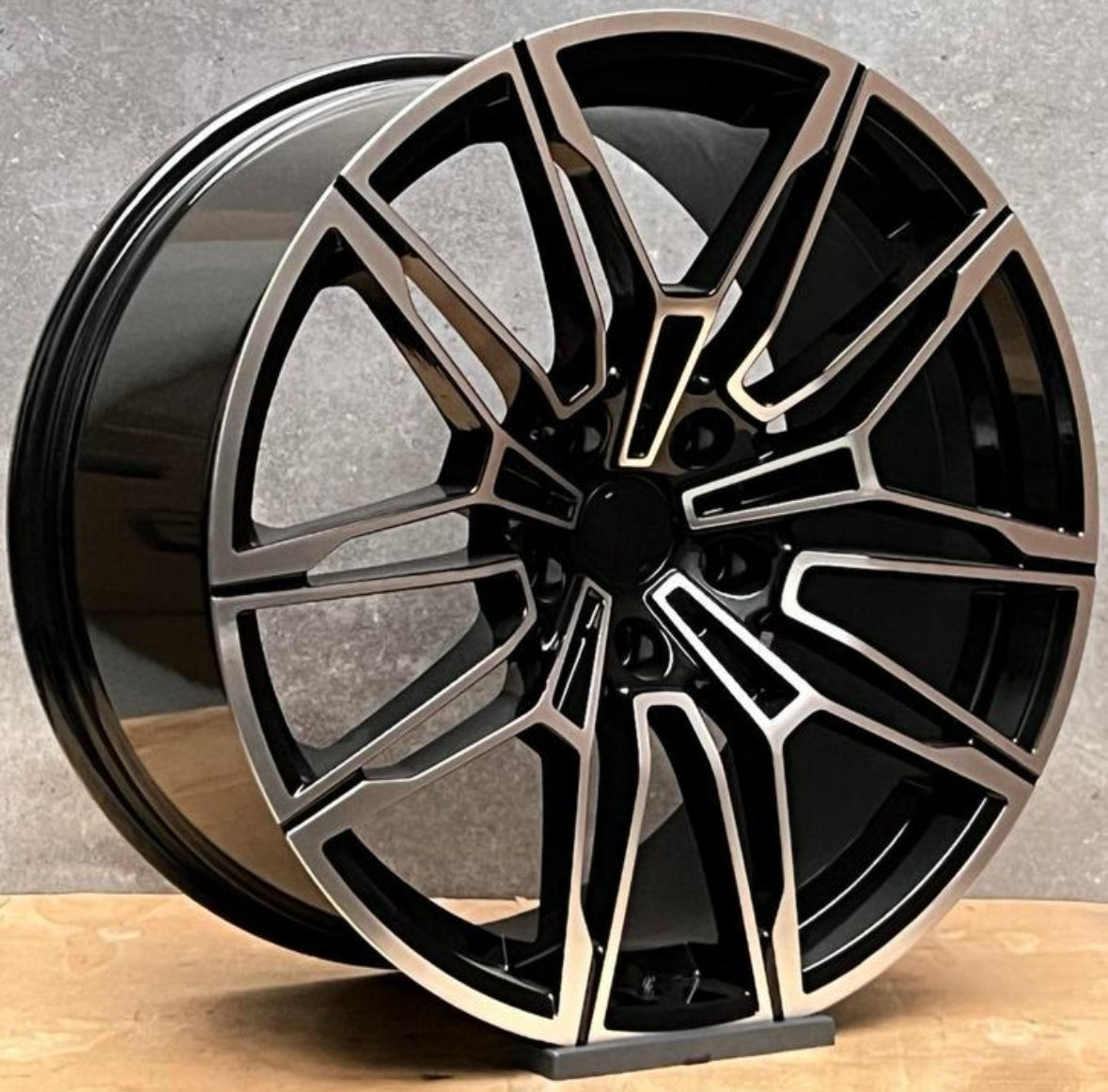 JUEGO DE 4 LLANTAS 19” ESTILO 825m BMW