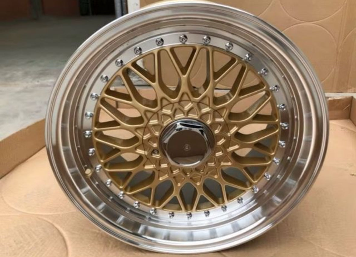 JUEGO DE 4 LLANTAS 17” ESTILO RS DORADAS
