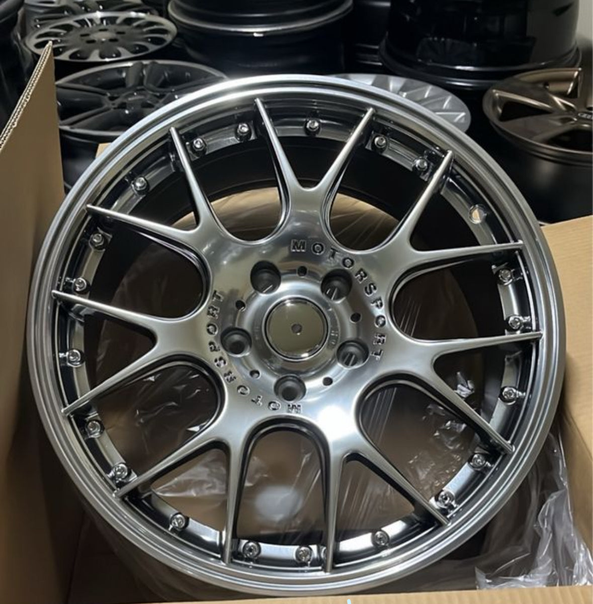 JUEGO DE 4 LLANTAS 18” ESTILO CH