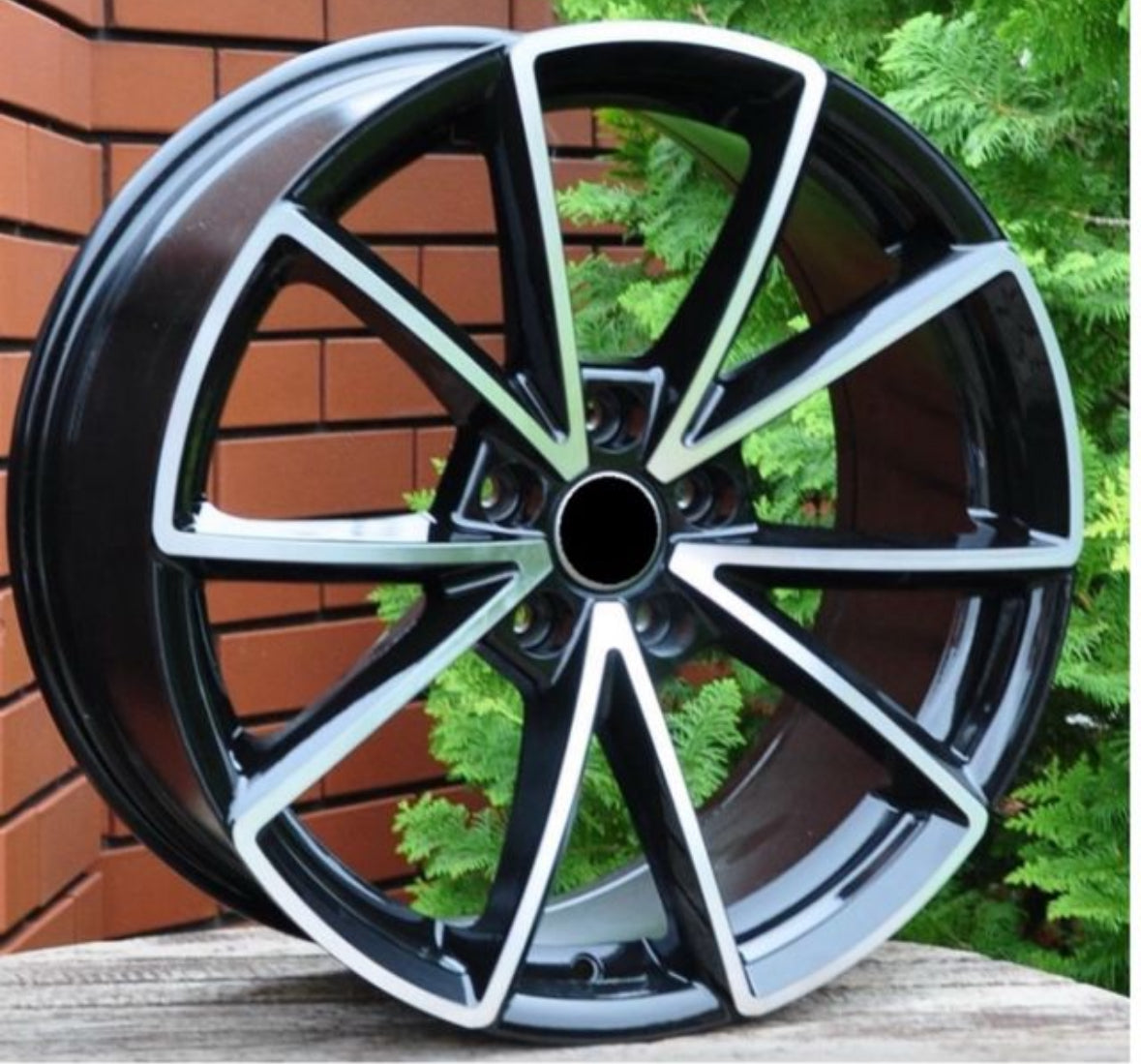 JUEGO DE 4 LLANTAS 19” ESTILO RS4