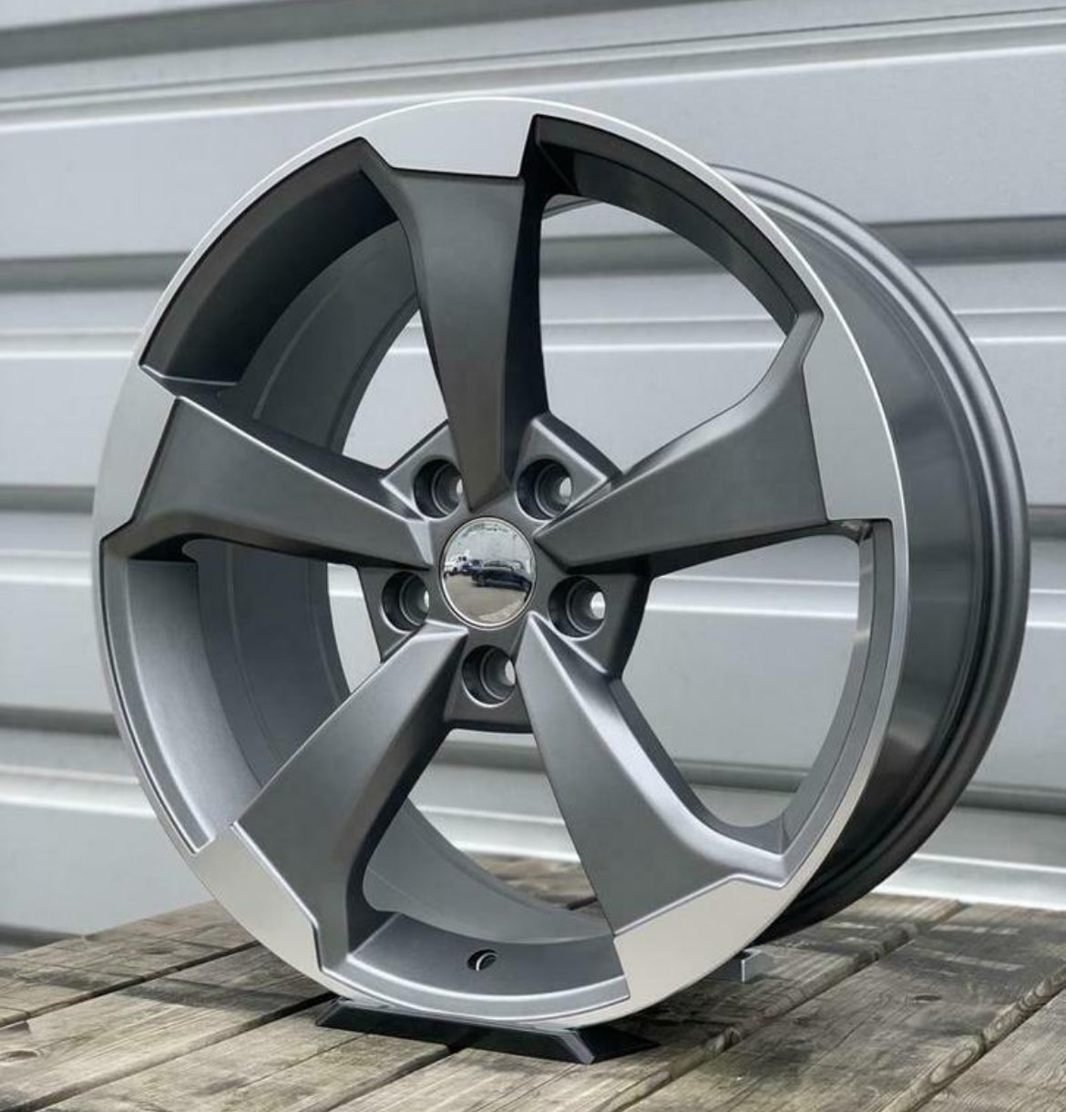 JUEGO DE 4 LLANTAS 18” ESTILO ROTOR