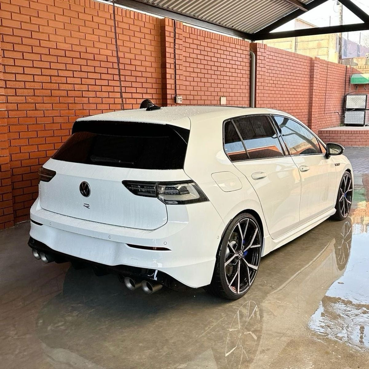 JUEGO DE 4 LLANTAS 18” ESTILO GOLF R 8 ESTORIL